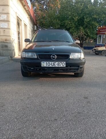 opel suret qutusu: Opel Astra: 1.8 l | 1995 il 325648 km Sedan