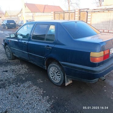 Volkswagen: Volkswagen Vento: 1993 г., 1.6 л, Механика, Бензин, Седан