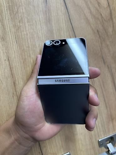 jack e4: Samsung Galaxy Z Flip6 (SM-F741B) - Форм‑фактор: складной смартфон с — 5