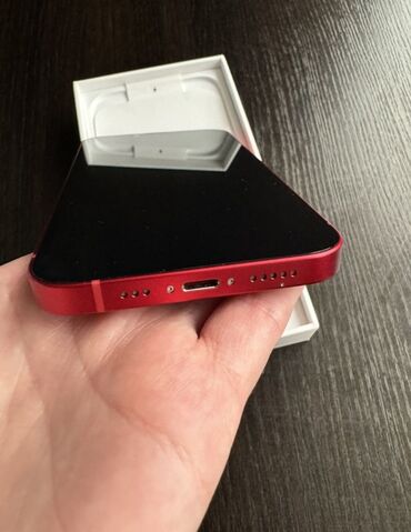 айфон на обмен: IPhone 13, Б/у, 128 ГБ, Красный, Наушники, Зарядное устройство, Защитное стекло