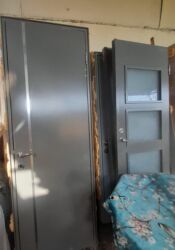 Dekorativ divar panelləri: Qapi 7 eded 5 eded sade 2 eded suseli olcu 90 /210 1 ededi 70azn