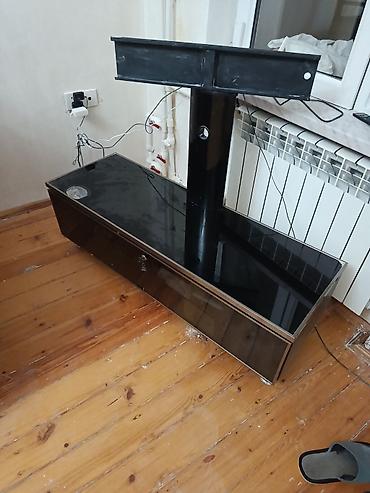 televizor alti alcıpan: TV üçün şkaf və divar/stant montajlı TV dayağı dəsti. - Material — 1