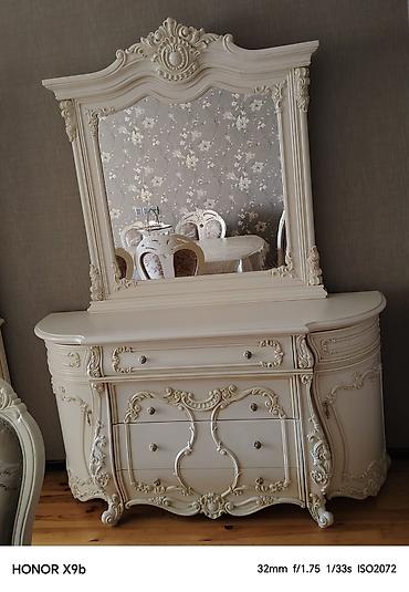 Klassik üslubda böyük güzgülü konsol/dresser - Rəng: krem/ivori -