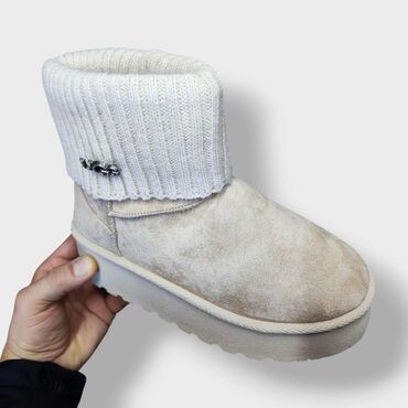 Ugg obuća: Ugg čizme, bоја - Bež — 11