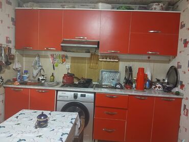 metbex dolablari: Düz model mətbəx mebeli, Ölçüsü 290 sm İdeal vəziyyətdədi. Üstündə
