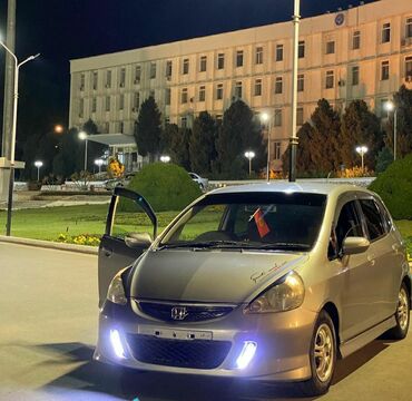 обвес на хонда фит в Кыргызстан | Автозапчасти: Срочно!!! хонда фит алам аренда га, залог 5000 сом бар, калганын иштеп