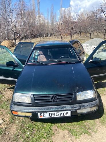 венто авто: Volkswagen Vento: 1994 г., 1.8 л, Механика, Бензин, Седан
