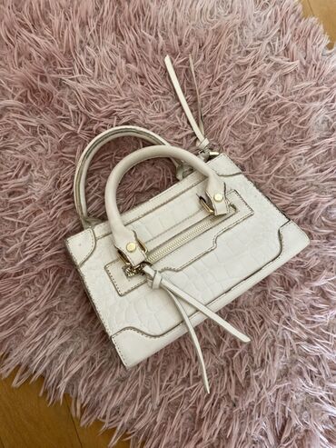 faize pul verilir 2021: Ağ rəngdə, timsah dərisi effektli qadın əl çantası