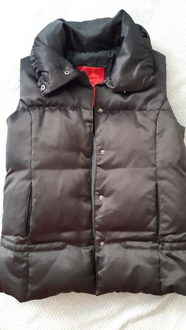 nova jakna l: Prsluk kao nov intenzivno crne boje velicina M-L. Top stanje obucen