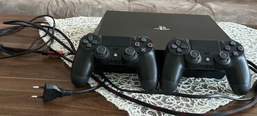 playstation 4 200 €: 2 həftədir alınıb.ps 4 produr.İdeal vəziyyətdədir sadəcə balaca uşağ