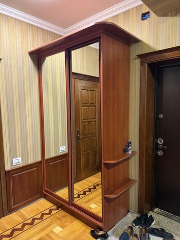 мебель горка: Dehliz dolabi. 120man. Yaxsi veziyyetdedi.Olcu uzunluq 2.34sm,eni