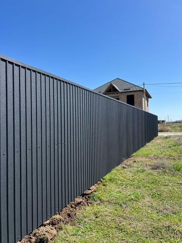 Металлические заборы: Металлический забор, Неоцинкованный профнастил, Другой материал, Металлический сайдинг, Декоративный, Новый, Покраска забора, Гарантия, Бесплатный выезд — 9