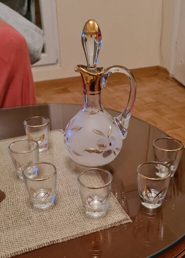 metalac komplet serpi: Starinski set, šest čašica za rakiju sa flašom. Flaša kao nova