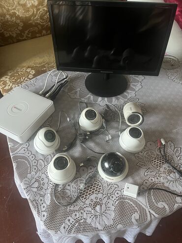 studio monitoru: 6 eded kamera 1 eded mikrofon 1 eded monitor işlək veziyetdedir