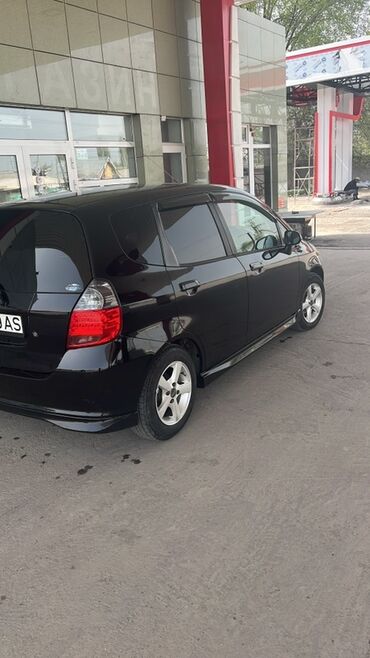 фит 3: Honda Fit: 2003 г., 1.3 л, Механика, Бензин, Хэтчбэк