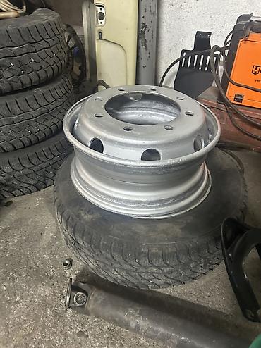 атего диска: Железные Диски R 17.5 Mercedes-Benz, 1 шт, отверстий - 8, Б/у — 1