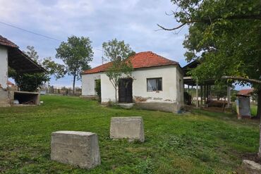 Kuće na prodaju: Seosko domacinstvo Opis oglasa Na prodaju seosko domacinstvo u selu — 9