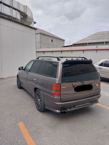 Opel: Opel Astra: 1.6 l | 1996 il 12345 km Universal — 3