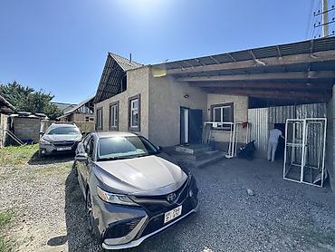 Продажа коттеджей и домов: Срочно продается дом Район рынок Дордой Участок 2.5 соток Площадь 70 — 2