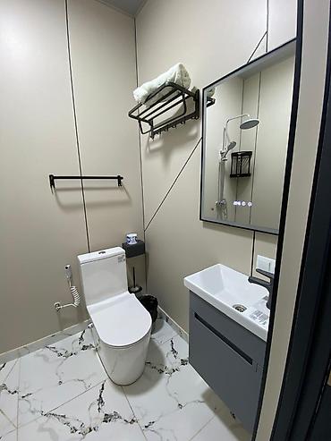 Продажа коттеджей и домов: 🏡 ҮЙ САТЫЛАТ 📍 Дареги: Манас шаары, Курманбек Аянты: 6 сотых Бөлмө — 15