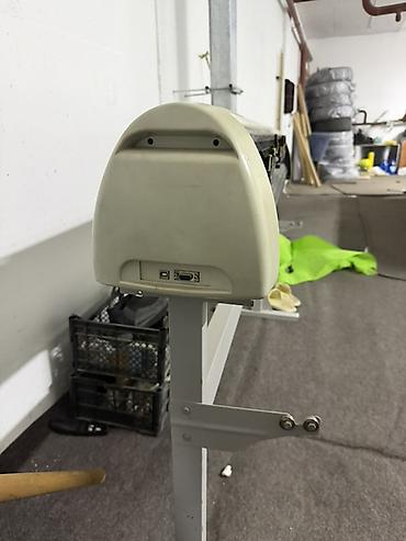 Рекламное оборудование: Режущий плоттер Rabbit (Cutting Plotter) на напольной стойке. - — 2