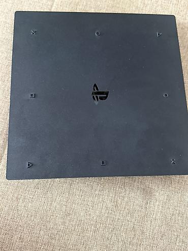 PS4 (Sony PlayStation 4): Игровая консоль Sony PlayStation 4 Pro Модель: CUH-7108B Серия — 1