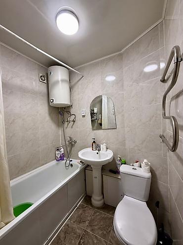 Квартиры: 3 комнаты, 58 м², 5 мкр 104 серия, 3 этаж, Старый ремонт — 5