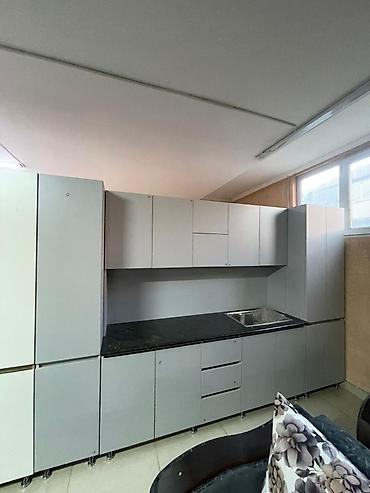 silver kitchen: Кухонный гарнитур линейной планировки - Современный минималистичный — 2