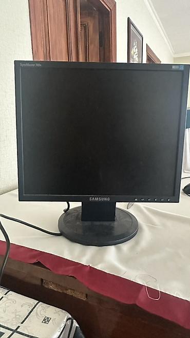 kamera monitörü: Samsung SyncMaster 740N monitor - Ekran ölçüsü: 17 düym, kvadrat — 1