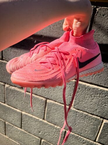 Бутсы: Продаю футбольные бутсы Nike Phantom Luna розовые | Футбольные бутсы