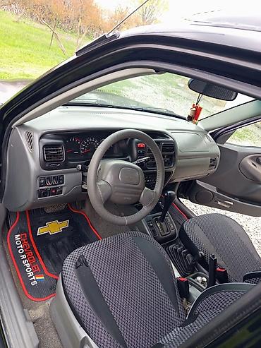 Digər avtomobillər: === PART 1: TEXTUAL DESCRIPTION === Qara rəngdə Chevrolet Tracker SUV — 8