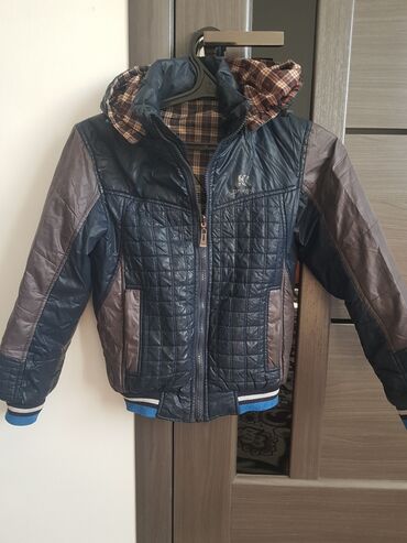 Куртки: Продам куртку б/у,двухсторонная,на 152 сантиметра 10-12 лет.
звоните