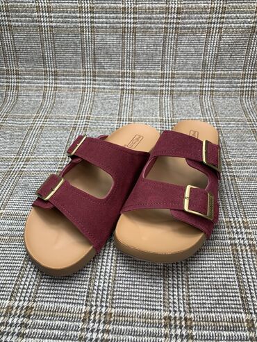 шлепанцы бишкек: Босоножкалар, 40, Birkenstock, Жаңы, түсү - Ак, Акысыз жеткирүү