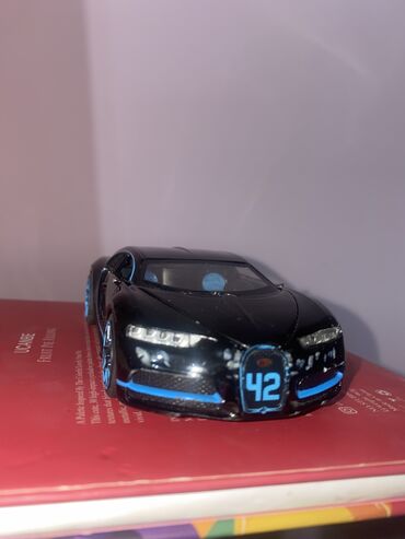игрушка эшек: Продаю коллекционную машинку «Bugatti Chiron» 42 3225B инерционная