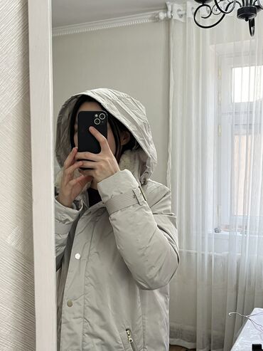 Пуховики и зимние куртки: Пуховик, По колено, С мехом, Стеганый, Ультралегкий, L — 9