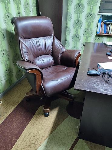 Офисные кресла: Офисное кресло, Б/у, С колесиками, цвет - Коричневый, Самовывоз, Бесплатная доставка, Платная доставка — 1