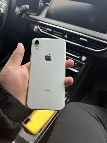 росрочка телефон: IPhone Xr, Б/у, 128 ГБ, Белый, Чехол, 80 %