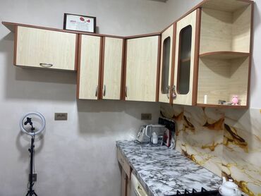 Mətbəx mebeli: Metbex Mebeleli satilir. Sekilde gorunduyu kimidir. Stolu mermerdir