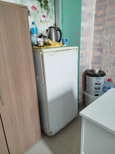 dondurma soyuducusu satılır tap az: Kompakt bir kameralı soyuducu - Ölçü: təxminən yarımhündürlükdə