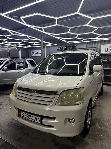 noah town ace: Toyota Noah: 2004 г., Автомат, Бензин, Минивэн — 2