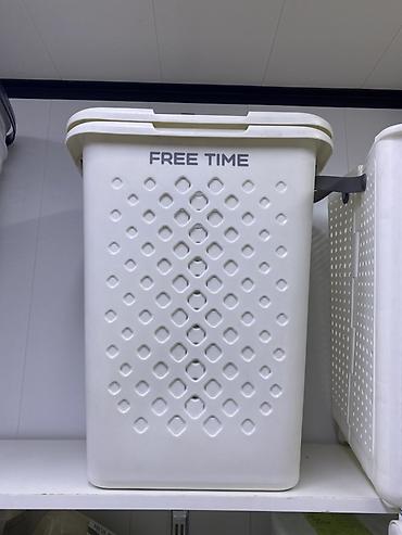 tim: Пластиковая корзина для белья FREE TIME с крышкой. - Материал — 1