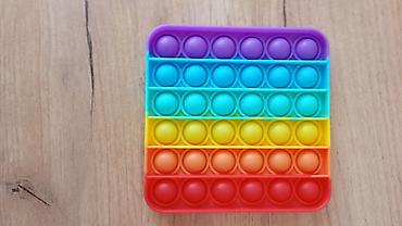 oyuncaqlar per page 40: ​🌈 Продаю две антистресс-игрушки Поп-ит (Pop It). Одна радужная — 3