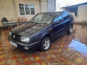 венто: Volkswagen Vento: 1992 г., 1.8 л, Механика, Бензин, Седан