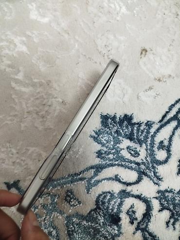 huawei nova 11: Смартфон Redmi (серия Note) в золотистом цвете + прозрачный — 4
