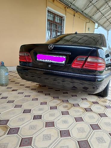 w210 oturacaq: Mercedes-Benz E-Sinif (W210) sedan - Kuzov: qara rəng, 4 qapı, geniş — 3