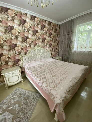 dam örtü: Двуспальная кровать, 2 тумбы