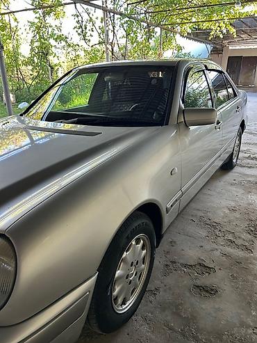 bugatti eb 112 6 mt: Mercedes-Benz E-Class (W210) sedan - Gövdə: 4 qapılı sedan, gümüşü — 3