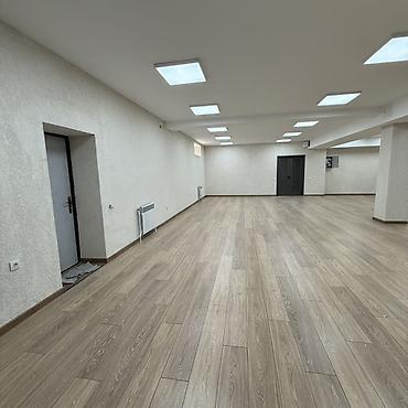 Аренда помещений свободного назначения: Сдается в аренду просторное коммерческое помещение в современном — 12