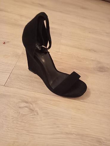 baş ortuyu: Qadın ayaqqabıları dəsti - Model 1: Qara rəngli sandal - — 1