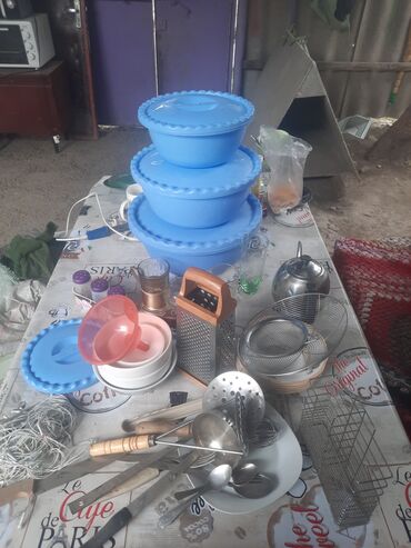 набор посуды цептер 19 предметов: Мантышница
посуда
чашки
холодильник 
микровалновка
печка
плитка